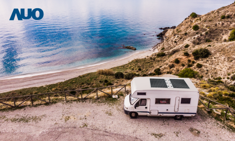 「可撓輕量化太陽光電板SunCurva」使用輕量特殊耐候型複合板取代傳統太陽能板的玻璃前板，不僅降低70%重量，每米平方僅3Kg；具有抗衝擊性能及通過電磁相容性測試，可應用於交通運輸工具，如露營車、遊艇等